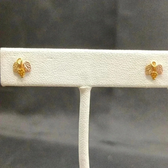 Black Hills Gold Tri Tone Grape Earrings - Picture 1 of 3